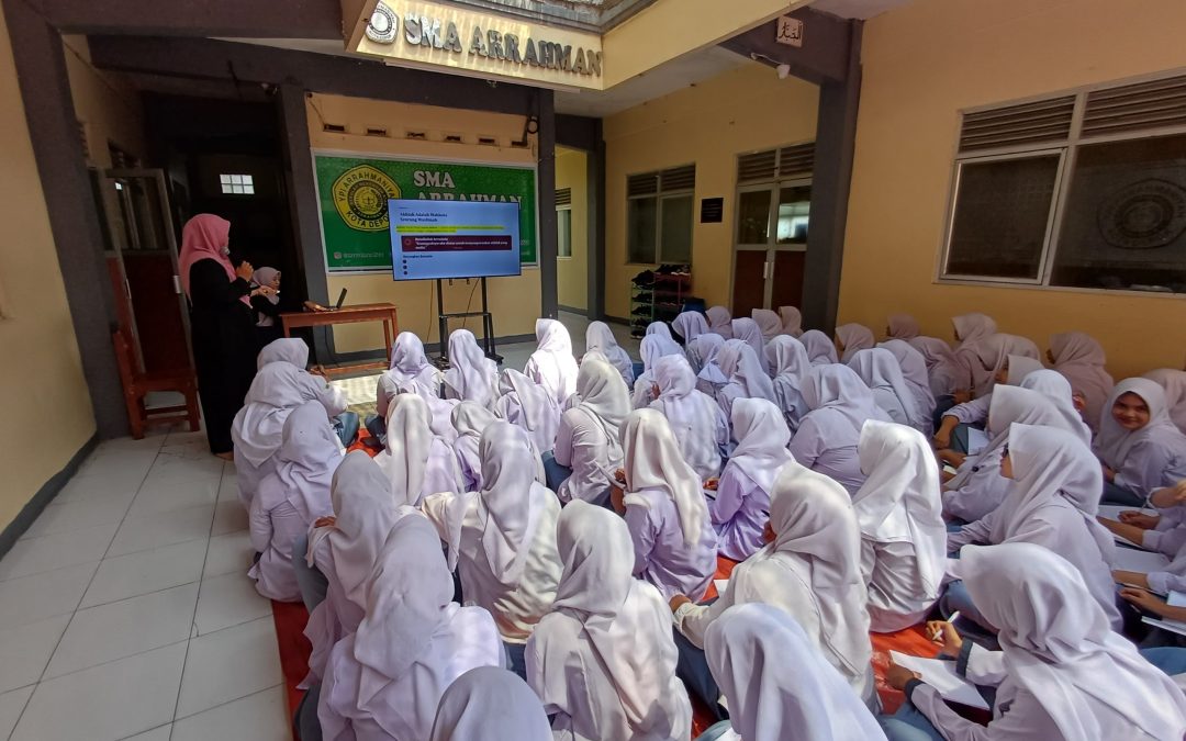 Pembinaan Karakter Peserta Didik melalui Kegiatan Keputrian dan Keputraan di SMA Arrahman